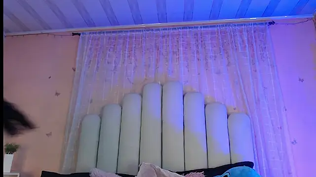 Snapshot of SweetRenata_ chatting on February 9, 2026, 11:30 am SweetRenata online show from February 9, 2026, 11:30 am