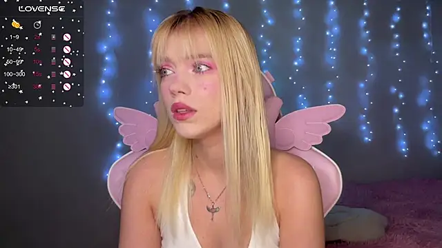 myprettylola online show from November 27, 2025, 7:03 pm