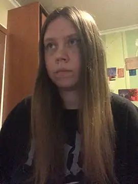 LunaVirelle online show from April 22, 2026, 5:09 pm