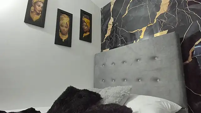 Aisha Saleh online show from November 14, 2025, 7:39 pm