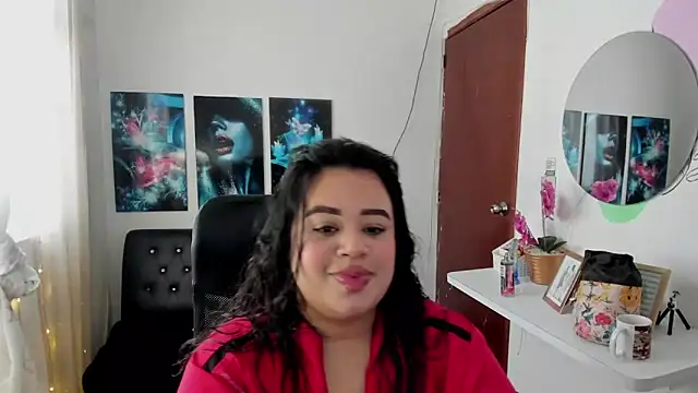 oliviia cute online show from November 11, 2025, 5:41 pm