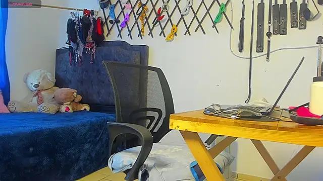 emilyfreire online show from November 14, 2025, 12:53 pm