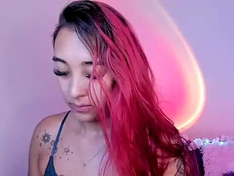 HeidyRousse online show from November 11, 2025, 9:04 am