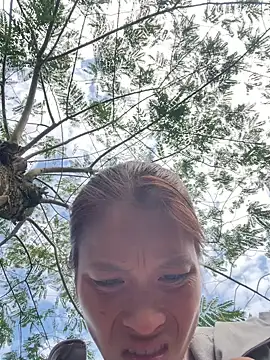 hi-hi-zz online show from November 14, 2025, 5:44 am