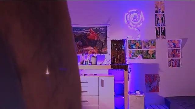 liquid0fluid0 online show from November 10, 2025, 4:23 pm