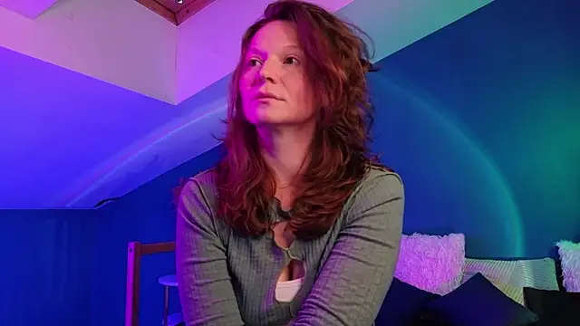 AuroraBorealis   online show from December 18, 2025, 6:51 am