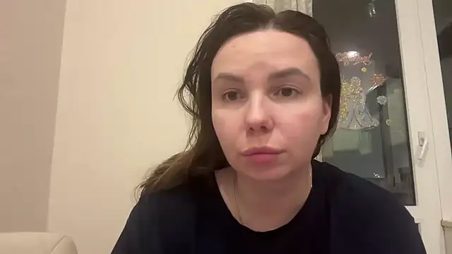 Snapshot of Sovienne chatting on February 15, 2026, 9:36 pm Sovienne online show from February 15, 2026, 9:36 pm