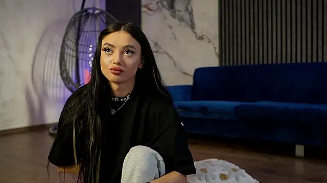 RachelRavee online show from April 19, 2026, 4:13 am