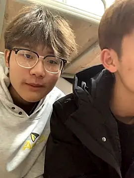 KK-cuteboy online show from December 1, 2025, 12:06 pm