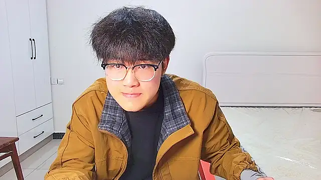 KK-cuteboy online show from May 7, 2026, 12:30 pm