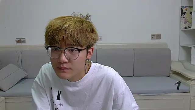 KK-cuteboy online show from March 29, 2026, 11:34 am