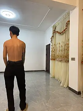 KK-cuteboy online show from October 12, 2025, 11:11 am