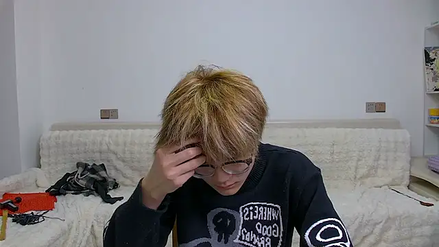 KK-cuteboy online show from February 7, 2026, 11:40 am