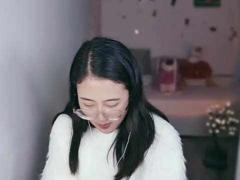 Snapshot of Queena_ chatting on January 12, 2026, 3:35 am Queena online show from January 12, 2026, 3:35 am