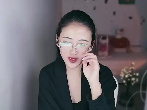 Snapshot of Queena_ chatting on January 13, 2026, 1:20 am Queena online show from January 13, 2026, 1:20 am