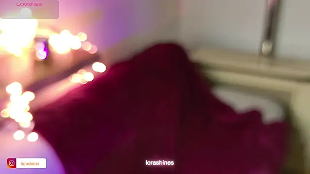 Snapshot of LoraShines chatting on February 10, 2026, 7:13 pm LoraShines online show from February 10, 2026, 7:13 pm