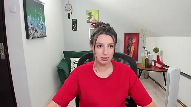 Snapshot of BettyJamess chatting on October 15, 2025, 5:32 pm BettyJamess online show from October 15, 2025, 5:32 pm