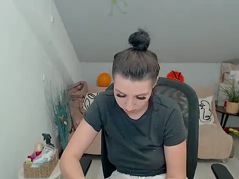 Snapshot of BettyJamess chatting on October 29, 2025, 9:03 pm BettyJamess online show from October 29, 2025, 9:03 pm