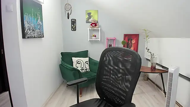 Snapshot of BettyJamess chatting on October 22, 2025, 7:13 pm BettyJamess online show from October 22, 2025, 7:13 pm