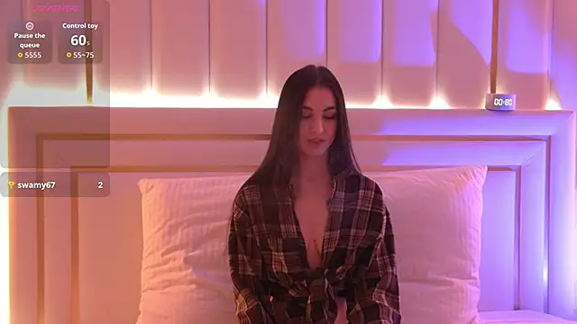 BettyLeen online show from February 12, 2026, 4:01 am