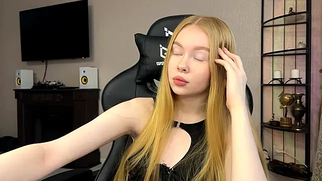 RaguelNicksons online show from November 28, 2025, 6:35 am