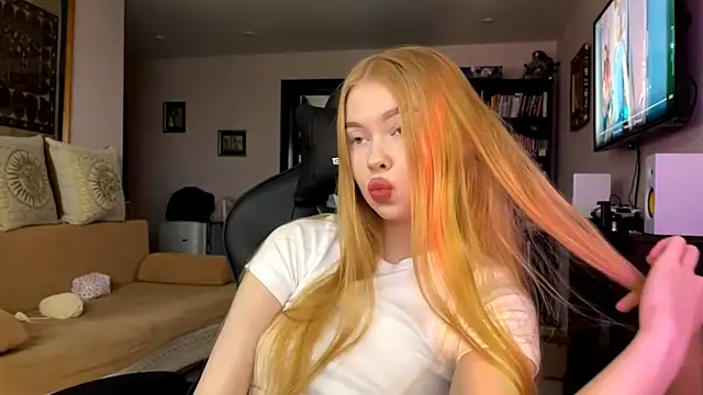 RaguelNicksons online show from November 12, 2025, 5:44 am