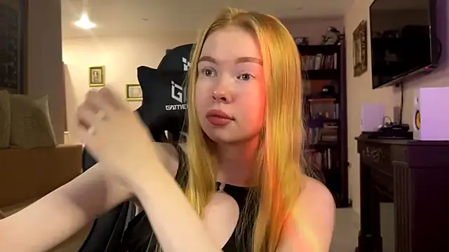 RaguelNicksons online show from November 7, 2025, 4:06 am