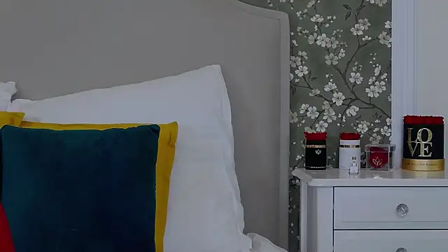 TesaQuinn online show from November 11, 2025, 6:58 pm