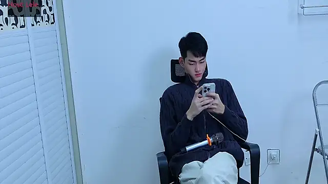 Snapshot of sexyboy-lele chatting on October 23, 2025, 6:56 am sexyboy-lele online show from October 23, 2025, 6:56 am