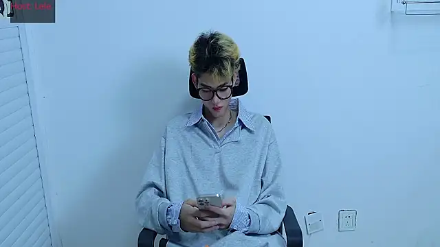 Snapshot of sexyboy-lele chatting on October 11, 2025, 11:33 am sexyboy-lele online show from October 11, 2025, 11:33 am