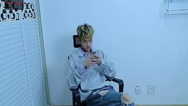 Snapshot of sexyboy-lele chatting on October 17, 2025, 12:51 pm sexyboy-lele online show from October 17, 2025, 12:51 pm