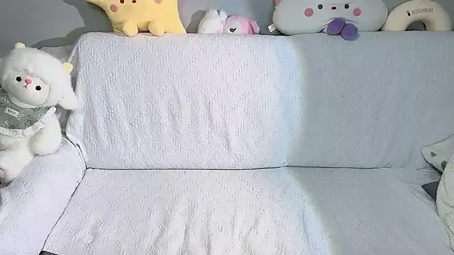 xiaoguaiss online show from December 21, 2025, 1:46 pm