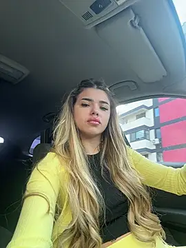 LolaAmore online show from November 25, 2025, 12:38 pm