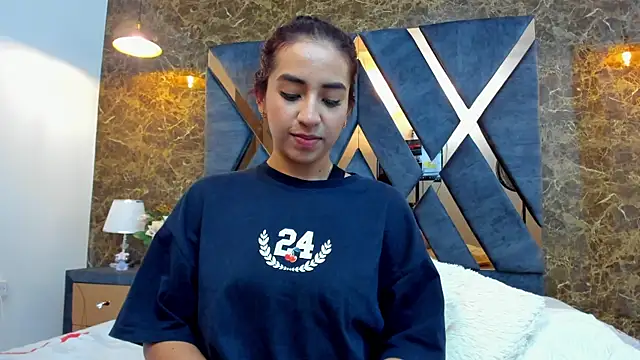 Vittoria Conti  online show from November 28, 2025, 5:13 pm