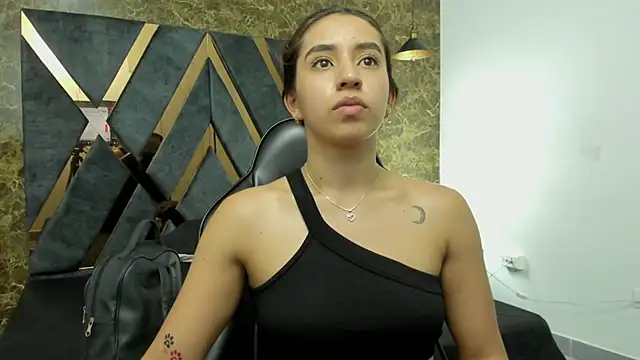 Snapshot of Vittoria_Conti_ chatting on March 2, 2026, 5:20 pm Vittoria Conti online show from March 2, 2026, 5:20 pm