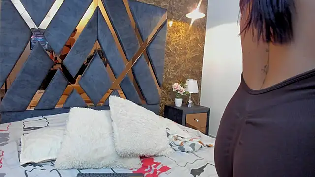 Vittoria Conti  online show from November 19, 2025, 5:24 pm