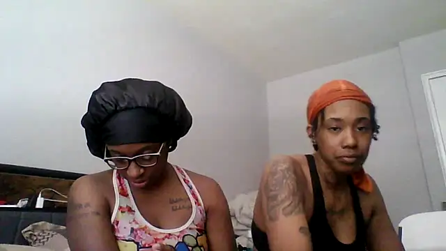 Snapshot of dezzidavill chatting on February 8, 2026, 3:10 pm dezzidavill online show from February 8, 2026, 3:10 pm