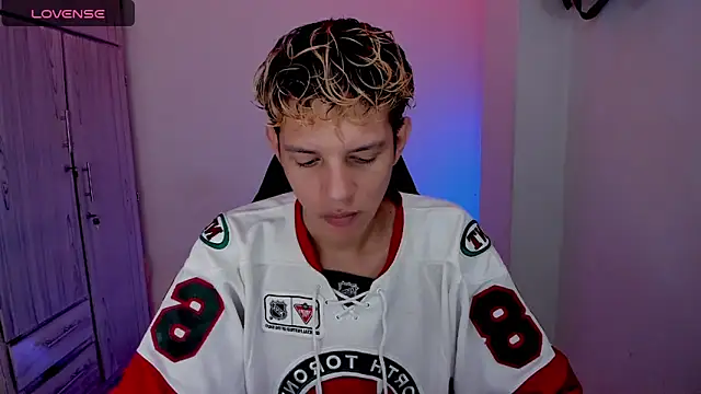 tylernova online show from April 4, 2026, 3:35 am