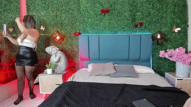 Kiaraa88 online show from June 12, 2026, 8:28 pm
