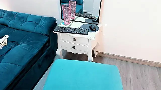 KassMonroe online show from December 17, 2025, 8:14 pm