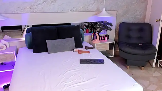 Natashaa-bluer online show from October 21, 2025, 1:10 pm