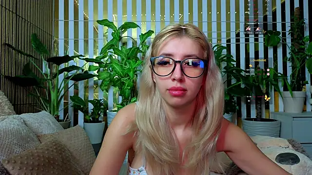 Violetttttta online show from November 20, 2025, 10:42 pm