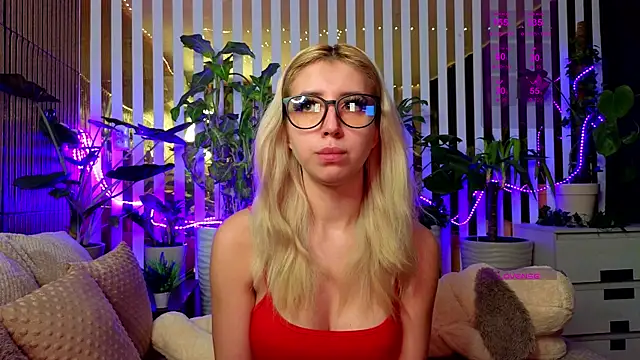 Violetttttta online show from November 28, 2025, 12:16 pm