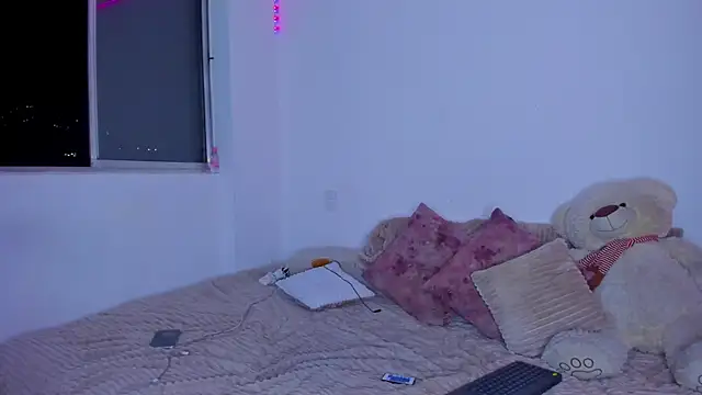 Snapshot of majo_gallego chatting on December 17, 2025, 12:48 am majo gallego online show from December 17, 2025, 12:48 am