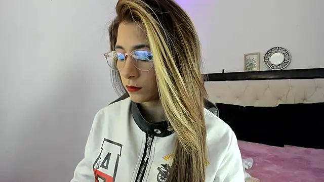 Sara Roades online show from November 26, 2025, 7:47 pm