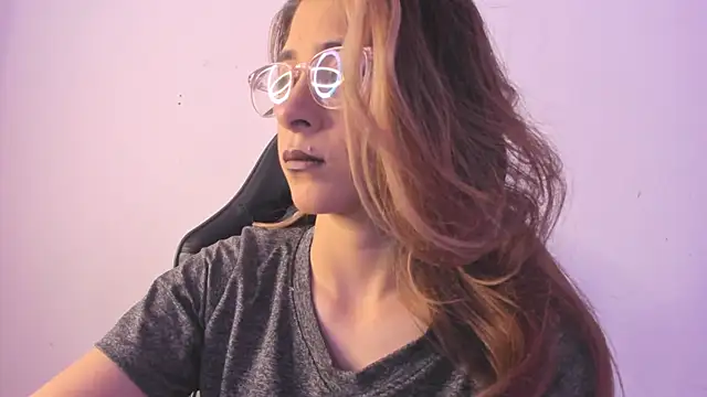 Sara Roades online show from November 12, 2025, 7:51 pm