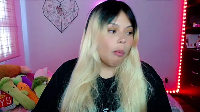 EllieMoonX online show from December 3, 2025, 9:25 pm