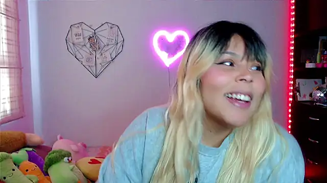 EllieMoonX online show from November 15, 2025, 5:28 pm