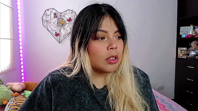 EllieMoonX online show from April 1, 2026, 10:07 pm