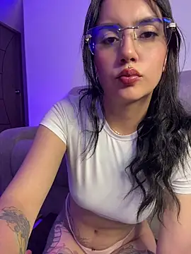 Snapshot of Lucy_699 chatting on April 27, 2026, 6:33 am Lucy 699 online show from April 27, 2026, 6:33 am